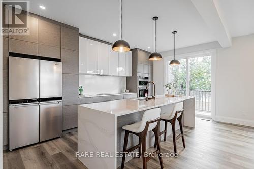 1411 Maple Way, Innisfil, ON - Indoor Photo Showing Kitchen With Upgraded Kitchen