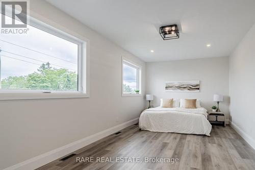 1411 Maple Way, Innisfil, ON - Indoor Photo Showing Bedroom