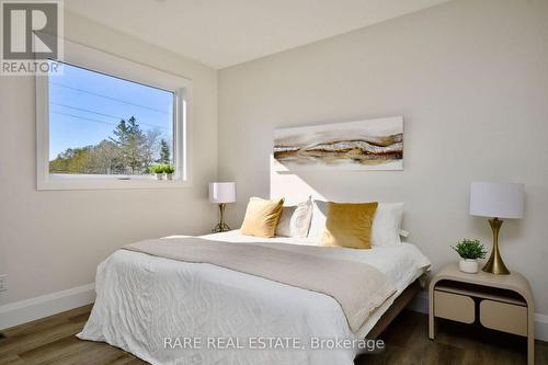 1411 Maple Way, Innisfil, ON - Indoor Photo Showing Bedroom