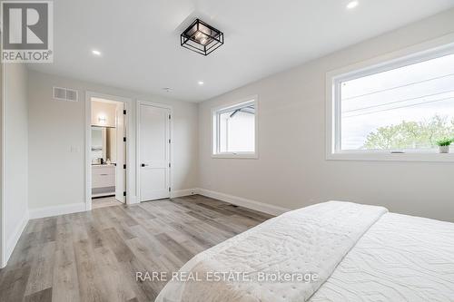 1411 Maple Way, Innisfil, ON - Indoor Photo Showing Bedroom