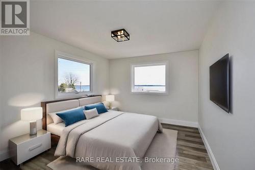 1411 Maple Way, Innisfil, ON - Indoor Photo Showing Bedroom