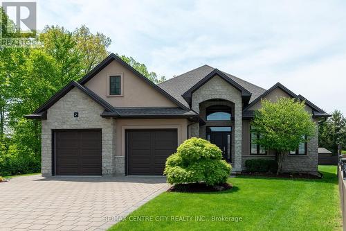 7 Drake Court, Strathroy-Caradoc (Sw), ON - Outdoor With Facade