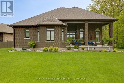 7 Drake Court, Strathroy-Caradoc (Sw), ON - Outdoor With Deck Patio Veranda