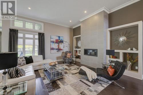 7 Drake Court, Strathroy-Caradoc (Sw), ON - Indoor Photo Showing Other Room With Fireplace