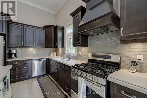 7 Drake Court, Strathroy-Caradoc (Sw), ON - Indoor Photo Showing Kitchen With Upgraded Kitchen