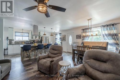 335 Admiral Drive, London, ON - Indoor Photo Showing Living Room