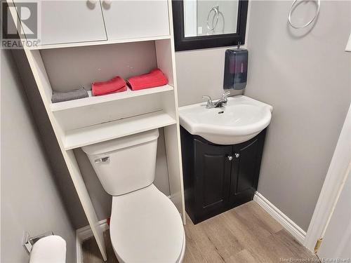 563 Rue Principale, Pointe-Verte, NB - Indoor Photo Showing Bathroom