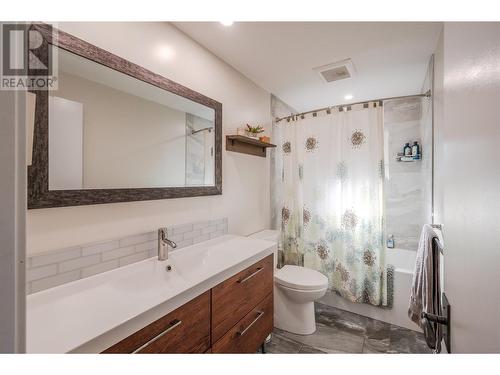 11821 Read Crescent, Summerland, BC - Indoor Photo Showing Bathroom