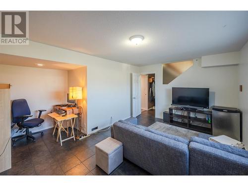 11821 Read Crescent, Summerland, BC - Indoor Photo Showing Living Room