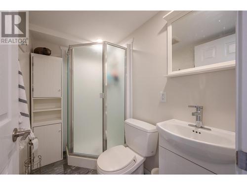 11821 Read Crescent, Summerland, BC - Indoor Photo Showing Bathroom