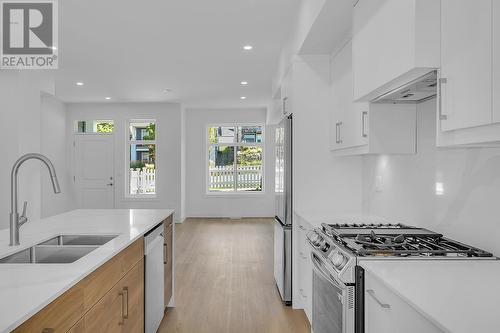 5300 Main Street Unit# 120, Kelowna, BC - Indoor Photo Showing Kitchen With Double Sink With Upgraded Kitchen