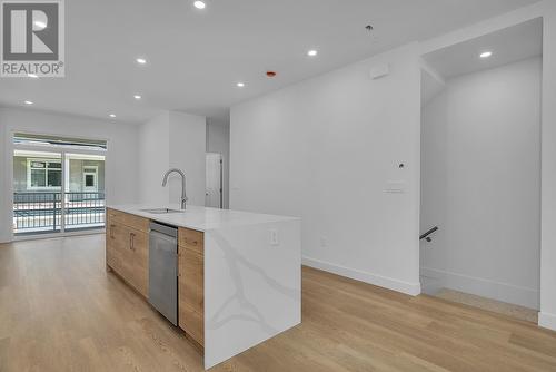 5300 Main Street Unit# 120, Kelowna, BC - Indoor Photo Showing Kitchen