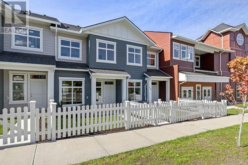 Fenced & landscaped front yard - 5300 Main Street Unit# 120, Kelowna, BC - Outdoor With Facade