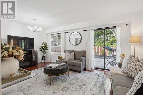 20 Scarfair Pathway, Toronto, ON - Indoor Photo Showing Living Room