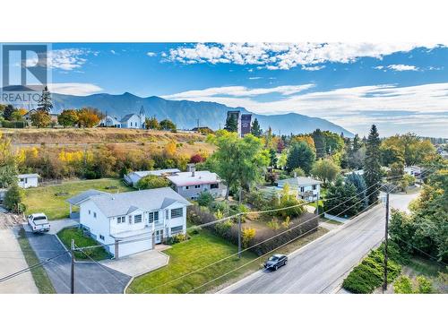 322 6Th Avenue, Creston, BC - Outdoor With Facade