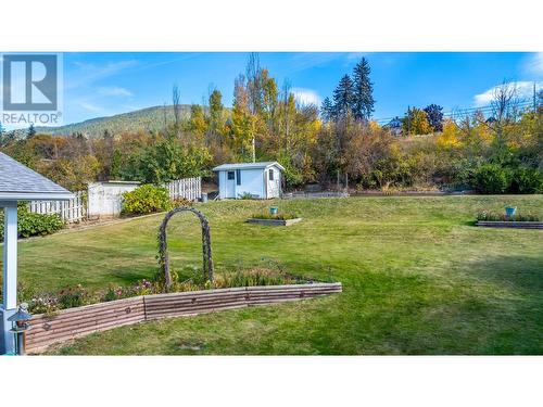 322 6Th Avenue, Creston, BC - Outdoor