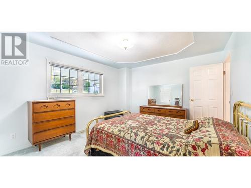 322 6Th Avenue, Creston, BC - Indoor Photo Showing Bedroom