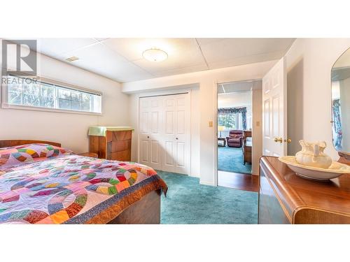 322 6Th Avenue, Creston, BC - Indoor Photo Showing Bedroom