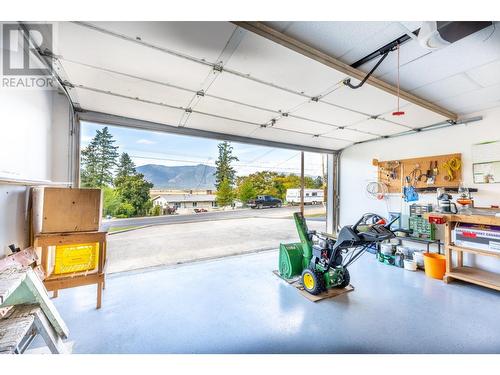 322 6Th Avenue, Creston, BC - Indoor Photo Showing Other Room