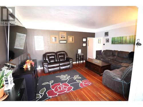 1834 Wilmes  Lane, Trail, BC - Indoor Photo Showing Living Room