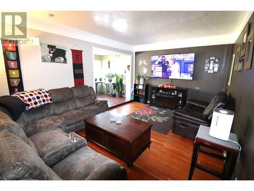 1834 Wilmes  Lane, Trail, BC - Indoor Photo Showing Living Room