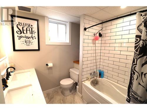 1834 Wilmes  Lane, Trail, BC - Indoor Photo Showing Bathroom