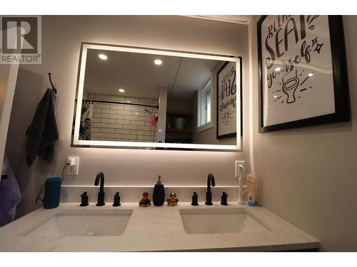 1834 Wilmes  Lane, Trail, BC - Indoor Photo Showing Bathroom