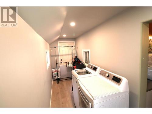 1834 Wilmes  Lane, Trail, BC - Indoor Photo Showing Laundry Room