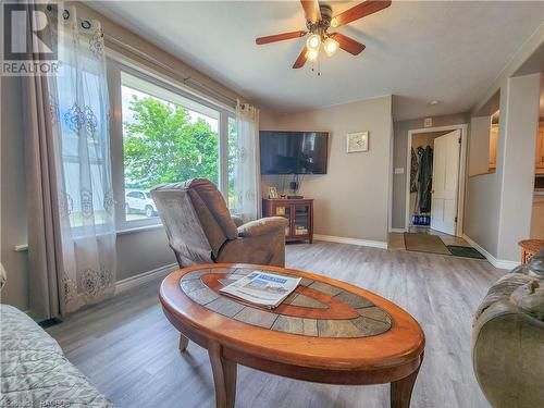 1076 Bruce Road 15, Brockton, ON - Indoor Photo Showing Living Room