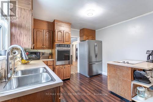 11 Green Meadow Road, Hamilton, ON - Indoor Photo Showing Kitchen With Double Sink