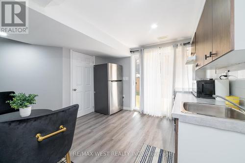 324 Equestrian Bsmt Way, Cambridge, ON - Indoor Photo Showing Kitchen