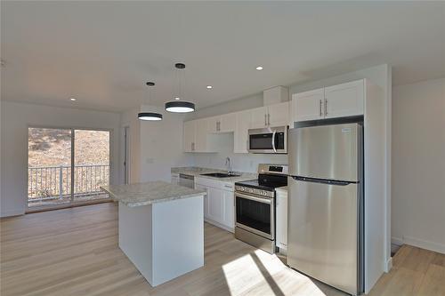 491 Auburn Crescent, Princeton, BC - Indoor Photo Showing Kitchen