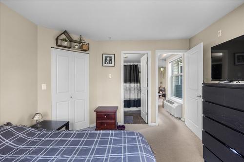 201-533 Yates Road, Kelowna, BC - Indoor Photo Showing Bedroom