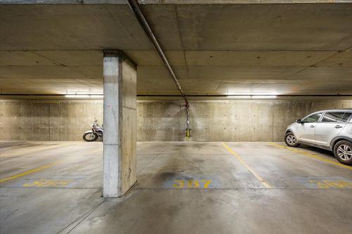 201-533 Yates Road, Kelowna, BC - Indoor Photo Showing Garage