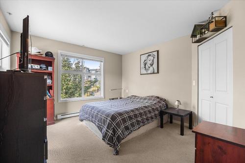 201-533 Yates Road, Kelowna, BC - Indoor Photo Showing Bedroom