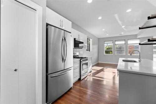 4077 28 Street, Vernon, BC - Indoor Photo Showing Kitchen With Stainless Steel Kitchen