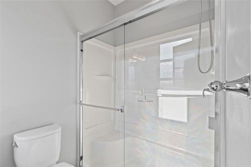 4077 28 Street, Vernon, BC - Indoor Photo Showing Bathroom