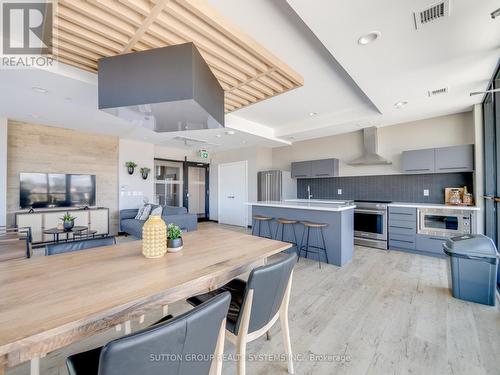 404 - 108 Garment Street, Kitchener, ON - Indoor Photo Showing Kitchen