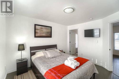 5233 Palmer Avenue, Niagara Falls, ON - Indoor Photo Showing Bedroom