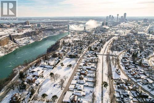 5233 Palmer Avenue, Niagara Falls, ON - Outdoor With View