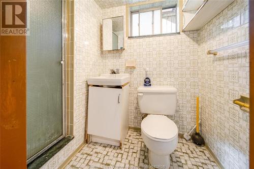 1557 Central Avenue, Windsor, ON - Indoor Photo Showing Bathroom