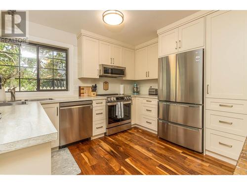 1961 18 Avenue Se, Salmon Arm, BC - Indoor Photo Showing Kitchen With Stainless Steel Kitchen