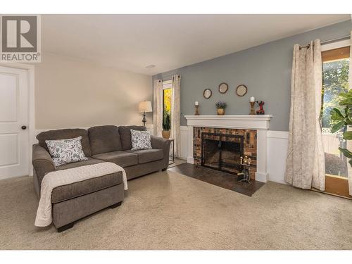 1961 18 Avenue Se, Salmon Arm, BC - Indoor Photo Showing Living Room With Fireplace