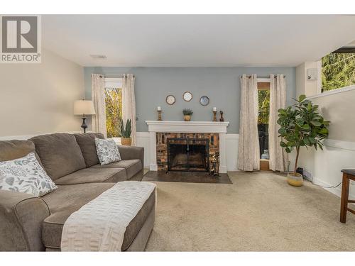 1961 18 Avenue Se, Salmon Arm, BC - Indoor Photo Showing Living Room With Fireplace