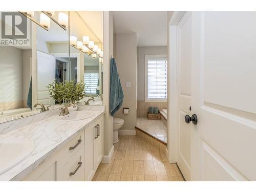 1961 18 Avenue Se, Salmon Arm, BC - Indoor Photo Showing Bathroom