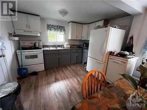 630 Regent Street, Hawkesbury, ON - Indoor Photo Showing Kitchen With Double Sink