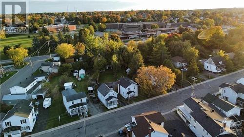 PUBLIC SCHOOL AND COMPLEXE 2 MINUTES WALK - 630 Regent Street, Hawkesbury, ON - Outdoor With View