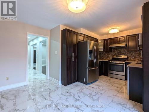 5479 Cosmic Crescent, Mississauga, ON - Indoor Photo Showing Kitchen With Stainless Steel Kitchen