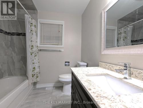 5479 Cosmic Crescent, Mississauga, ON - Indoor Photo Showing Bathroom