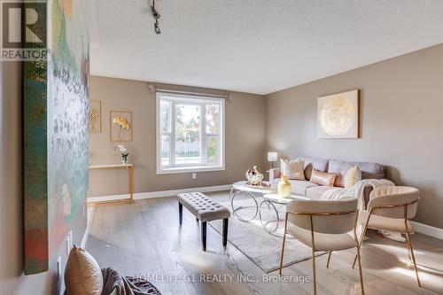 136 Sundridge Crescent, London, ON - Indoor Photo Showing Living Room